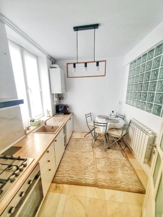Appartement Garsoniera C&L à Petroşani Extérieur photo