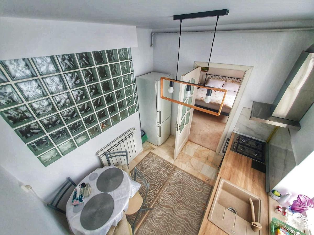 Appartement Garsoniera C&L à Petroşani Extérieur photo