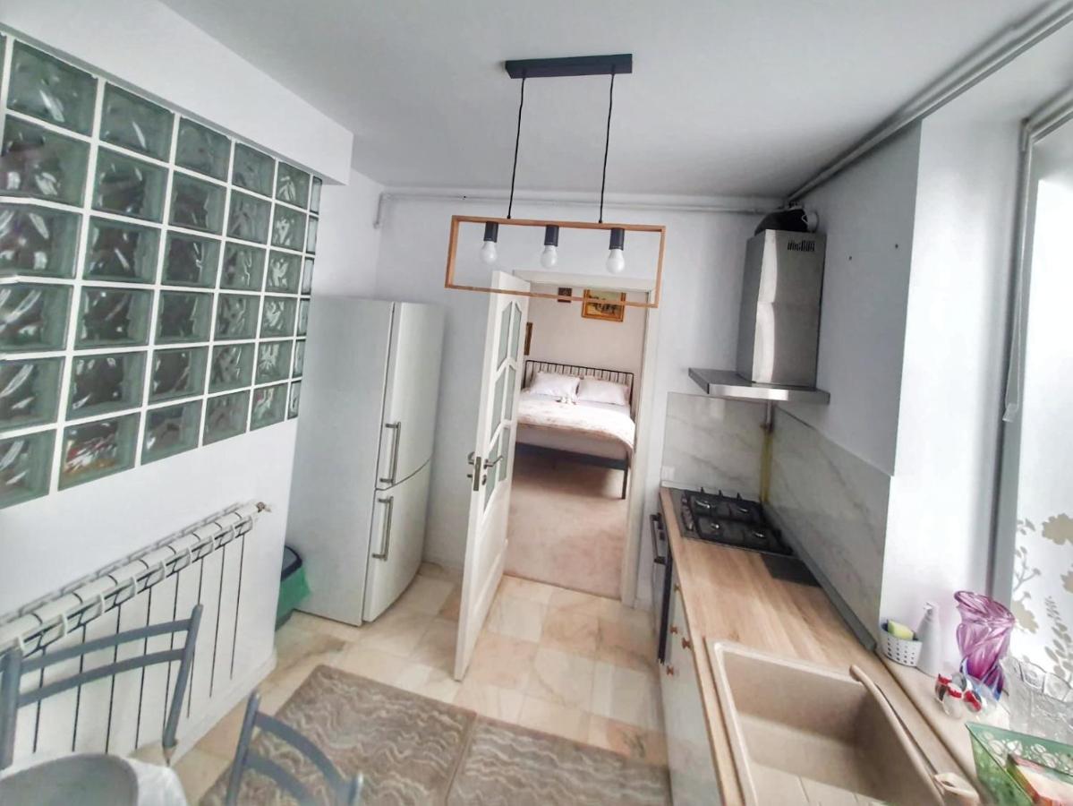 Appartement Garsoniera C&L à Petroşani Extérieur photo