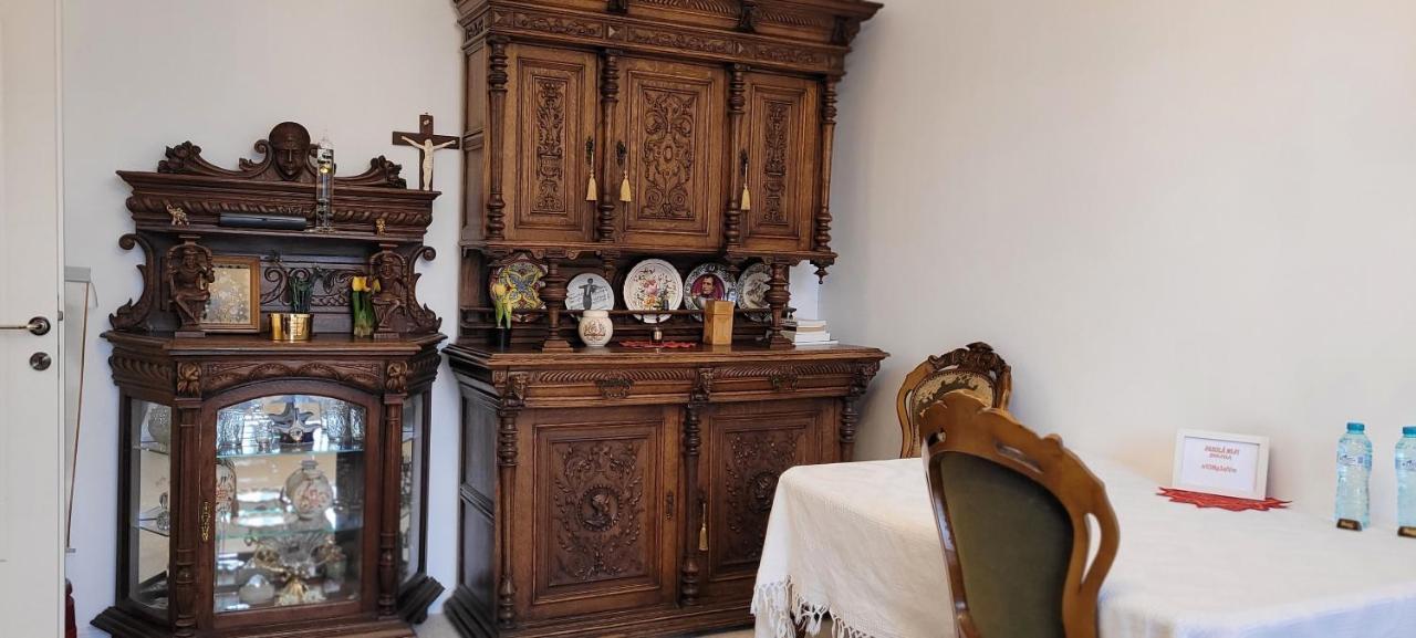 Appartement Garsoniera C&L à Petroşani Extérieur photo